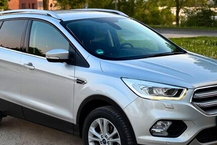 Ford Kuga 57.000 km 14.200 &euro; Düren 52351