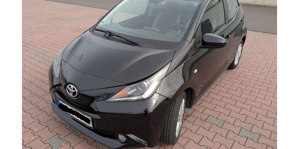Toyota Aygo (X) 95.676 km 7.800 &euro; Bornheim 53332