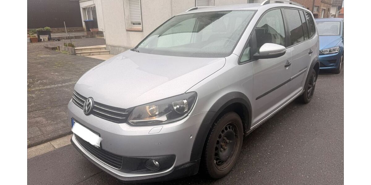 VW Touran 249.000 km 6.100 &euro; Euskirchen 53879