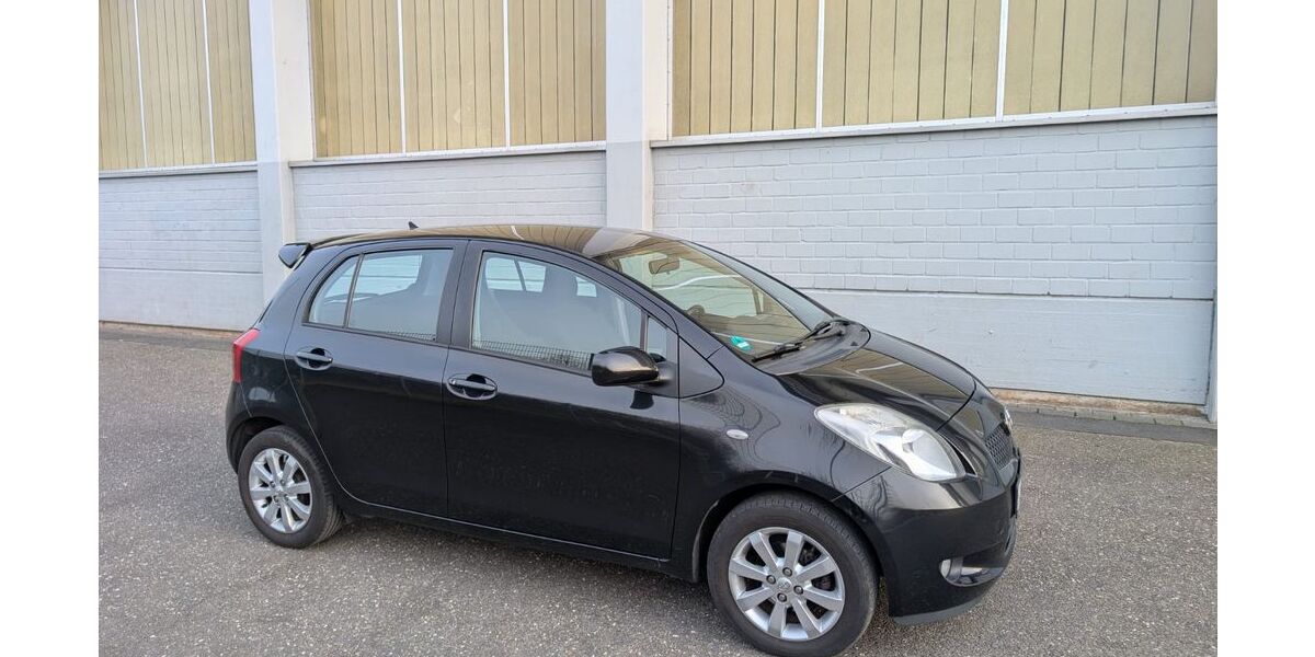 Toyota Yaris 153.400 km 3.600 &euro; Lohmar 53797