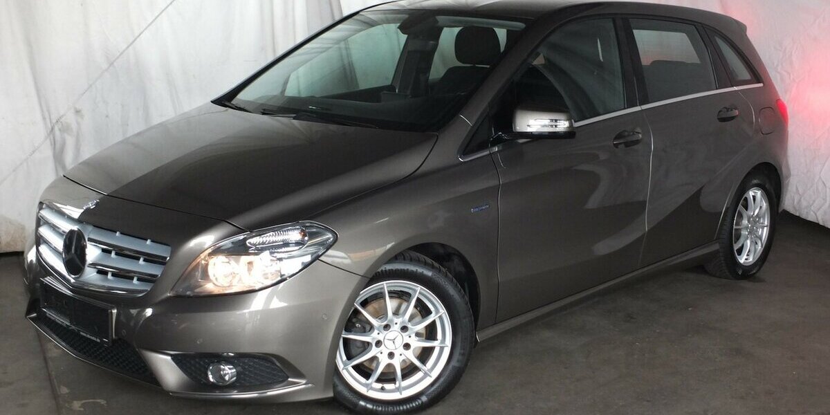 Mercedes-Benz B 180 NAVI EINPARKHILFE SHZ START-STOP 133.214 km 8.998 &euro; Köln 50858