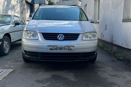 VW Touran 263.000 km 1.999 &euro; Köln 50969