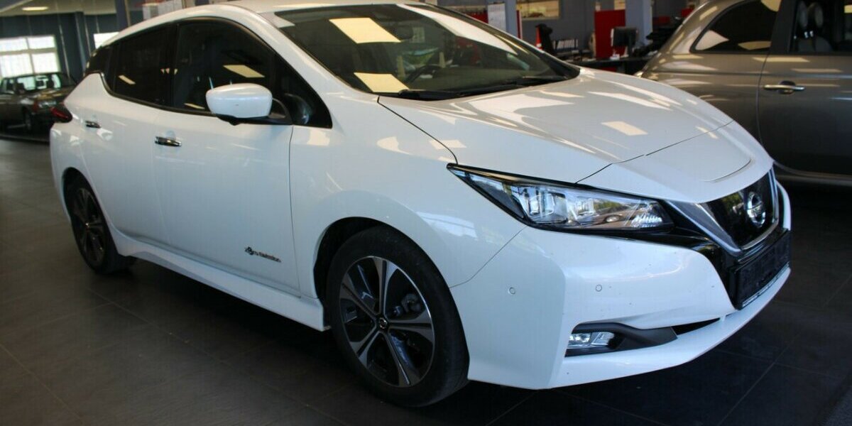 Nissan Leaf 40KWh Tekna 73.565 km 11.980 &euro; Euskirchen 53881
