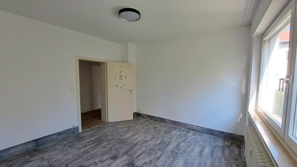 Erdgeschoßwohnung Bonn Hardtberg - 4 Zimmer, 100 m&sup2;, 2.150&euro; | Angebot:26021423