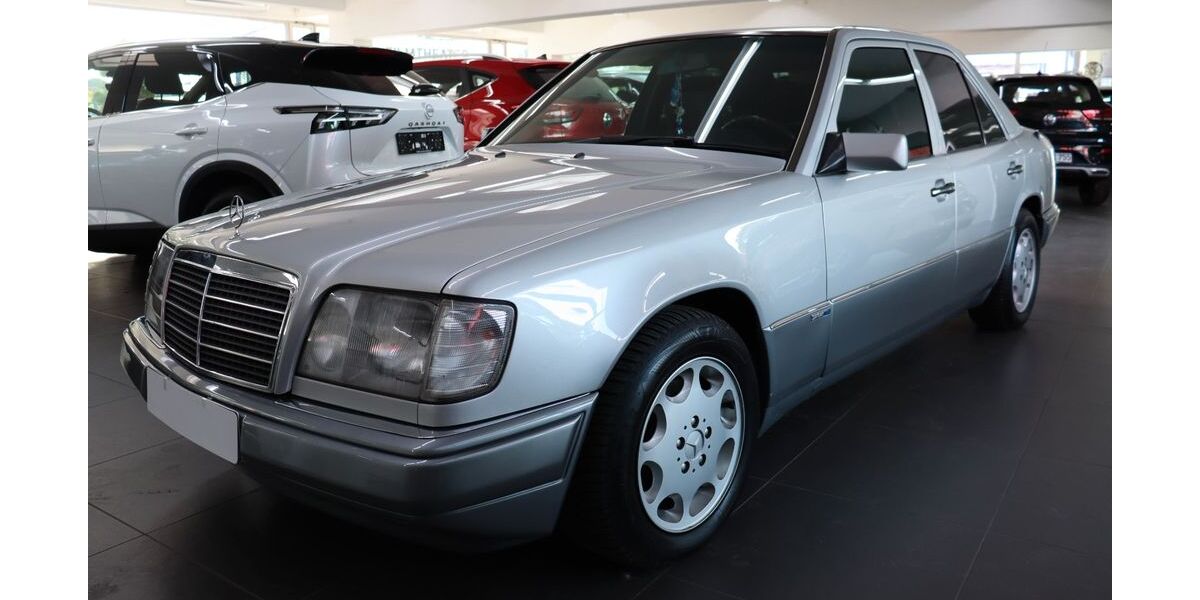 Mercedes-Benz 280 230.346 km 12.450 &euro; Düren 52349