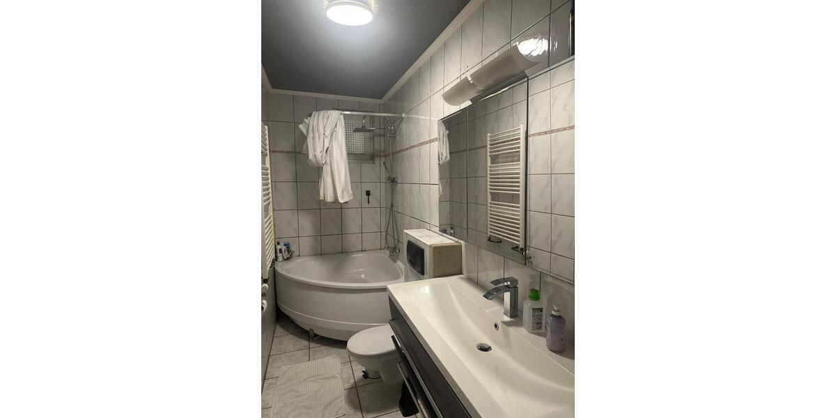 Etagenwohnung Bonn - 15 Zimmer, 120 m&sup2;, 480&euro; | Angebot:25883339