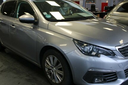 Peugeot 308 1.5 BlueHDi Allure Pack 61.193 km 12.980 &euro; Euskirchen 53881