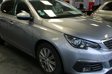 Peugeot 308 1.5 BlueHDi Allure Pack 61.193 km 13.980 &euro; Euskirchen 53881