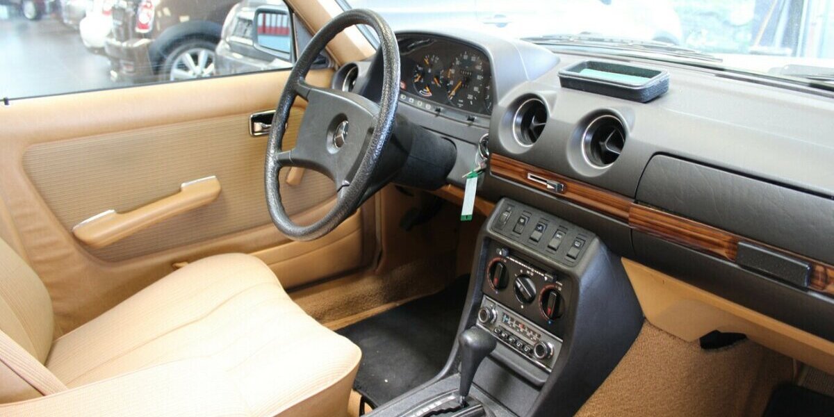 Mercedes-Benz 230 E - AUT. - SCHIEBDACH - ROSTFREI - 121.827 km 12.980 &euro; Euskirchen 53881