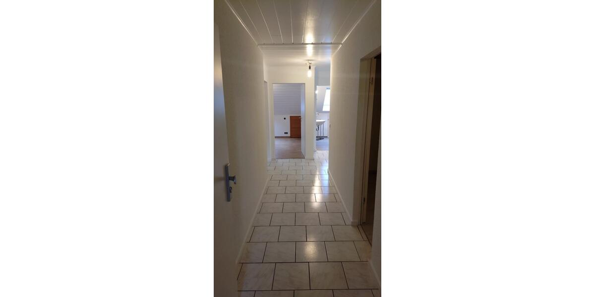 Dachgeschoßwohnung Troisdorf Altenrath - 2.5 Zimmer, 93 m&sup2;, 880&euro; | Angebot:25962569