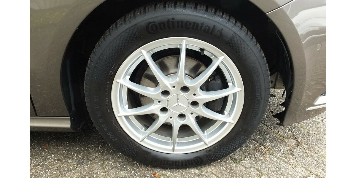 Mercedes-Benz B 180 NAVI EINPARKHILFE SHZ START-STOP 133.214 km 8.998 &euro; Köln 50858