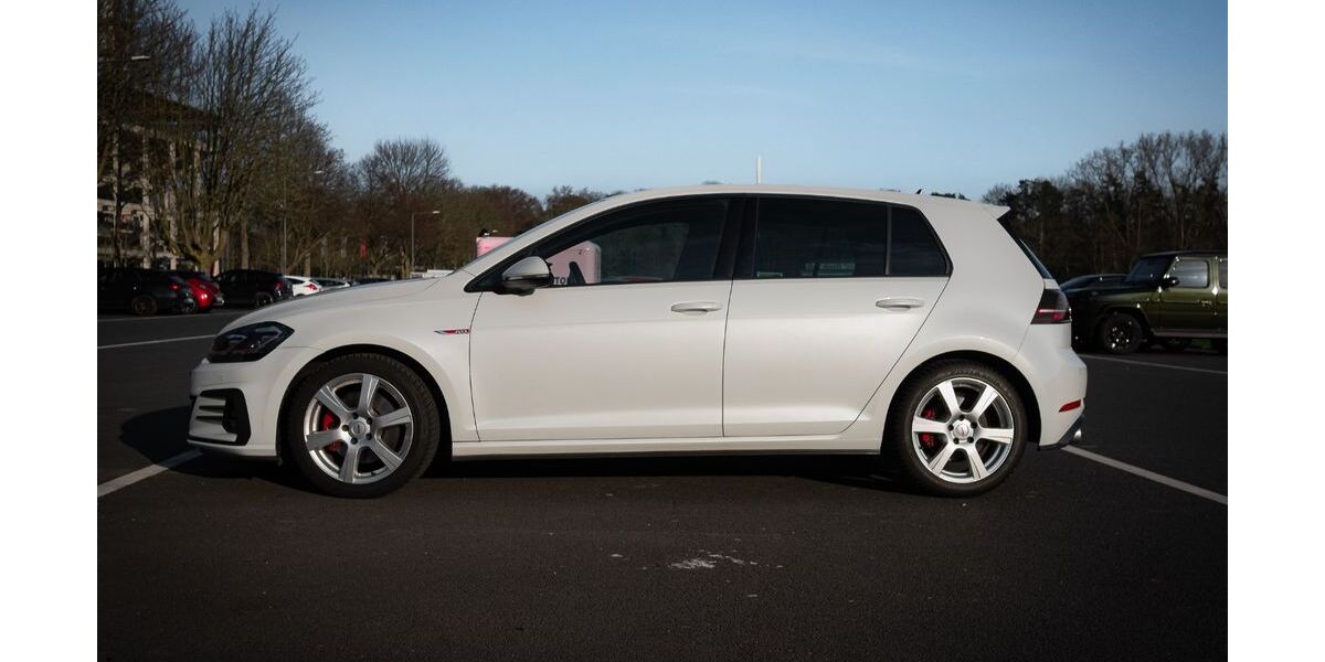 VW Golf 91.000 km 18.888 &euro; Köln 50859