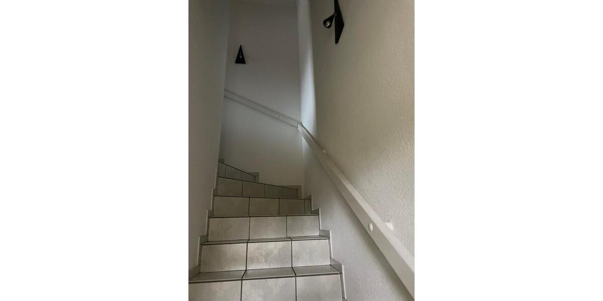 Dachgeschoßwohnung Bonn Gielgen - 1 Zimmer, 25 m&sup2;, 550&euro; | Angebot:26212385