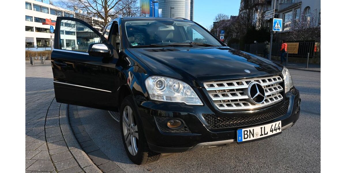 Mercedes-Benz ML 320 210.000 km 9.900 &euro; Bonn 53175