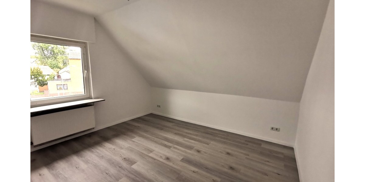 Wohlfühlwohnung mit Balkon und Einbauküche - Dachgeschoßwohnung Sankt Augustin | Angebot:26083185