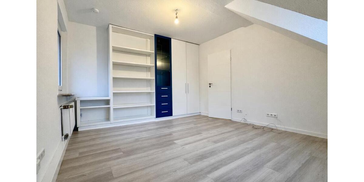 Dachgeschoßwohnung Köln Kalk - 3 Zimmer, 90 m&sup2;, 1.200&euro; | Angebot:25310069