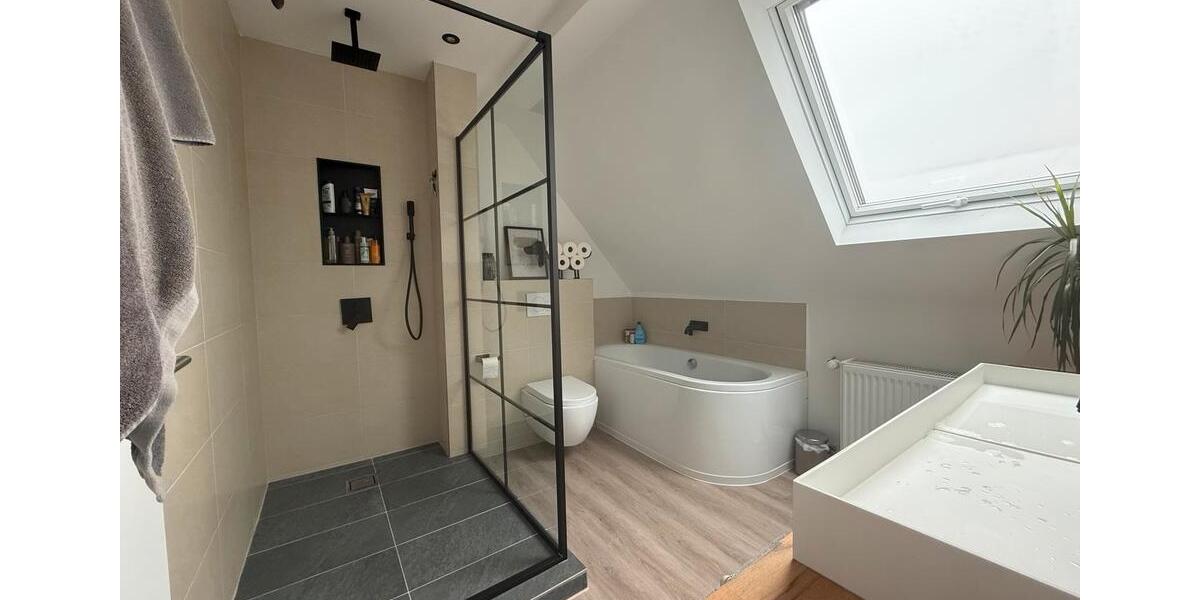 Doppelhaushälfte Leverkusen - 4 Zimmer, 135 m&sup2;, 2.350&euro; | Angebot:26051084