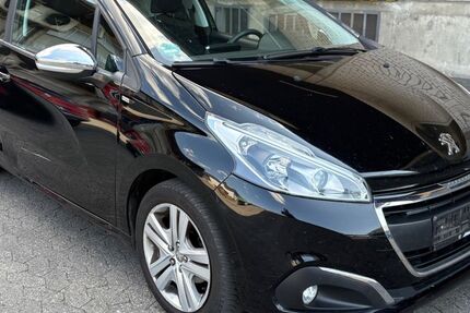 Peugeot 208 142.240 km 3.950 &euro; Bornheim 53332
