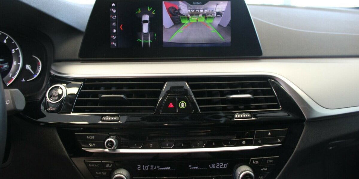 BMW 530 530i xDrive Touring - Leder - Navi - Head up - 85.830 km 27.980 &euro; Euskirchen 53881