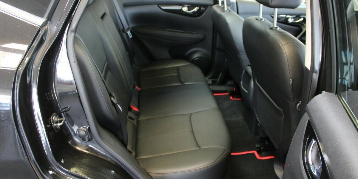 Nissan Qashqai 1.6 dCi Xtronic TEKNA - Pano - AHK - 108.138 km 14.980 &euro; Euskirchen 53881