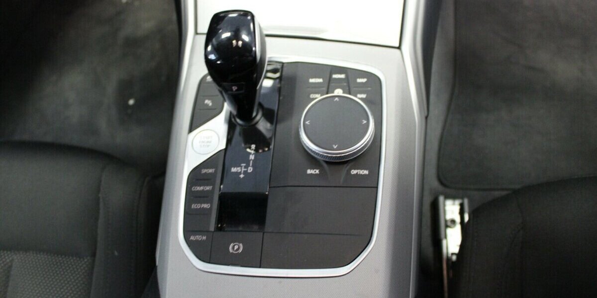 BMW 318 318d Touring Aut. Advantage 97.827 km 22.980 &euro; Euskirchen 53881