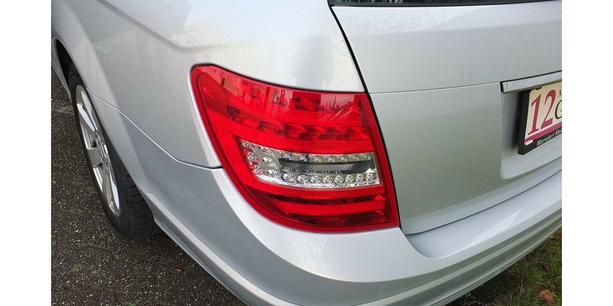 Mercedes-Benz C 180 T CGI BE AUTOM NAVI AHK PARCTRONIC SHZ 149.785 km 11.300 &euro; Köln 50858