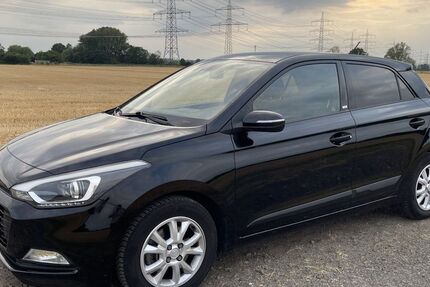 Hyundai i20 74.000 km 8.540 &euro; Hürth 50354