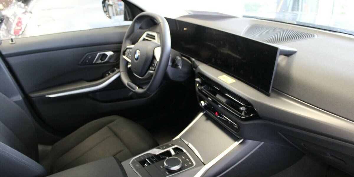 BMW 318 318i Touring Aut. 35.620 km 28.480 &euro; Euskirchen 53881