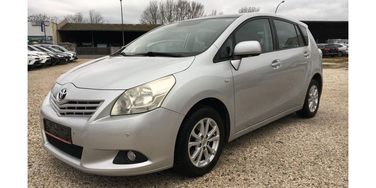 Toyota Verso 182.000 km 6.499 &euro; Bonn 53227