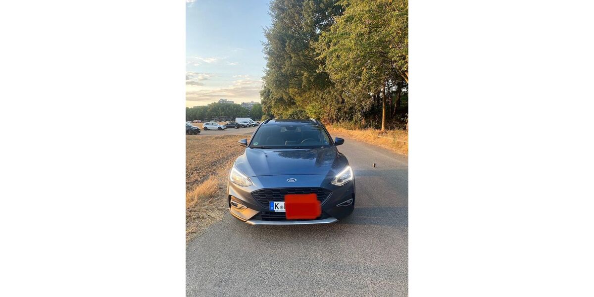Ford Focus 95.000 km 13.990 &euro; köln 50859