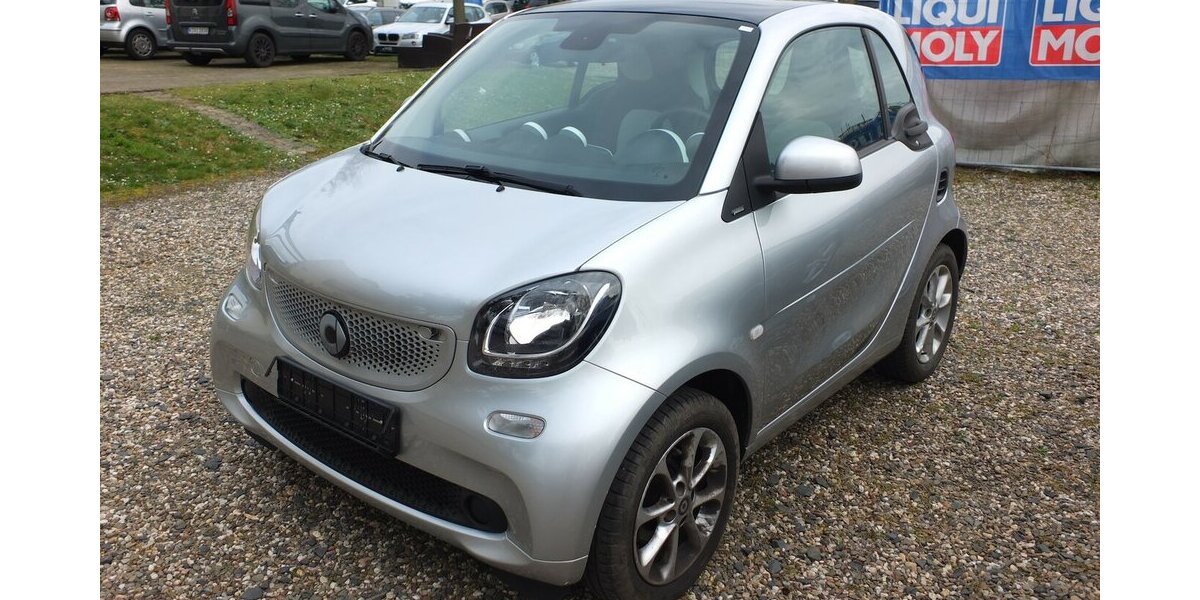 Smart ForTwo PASSION NAVI PANORAMA KLIMAAUTOMATIK SHZ 96.799 km 8.904 &euro; Köln 50858