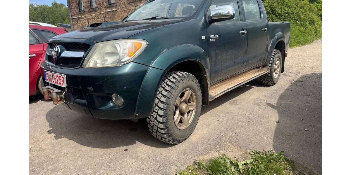 Toyota Hilux 197.000 km 8.499 &euro; Denrath 53894