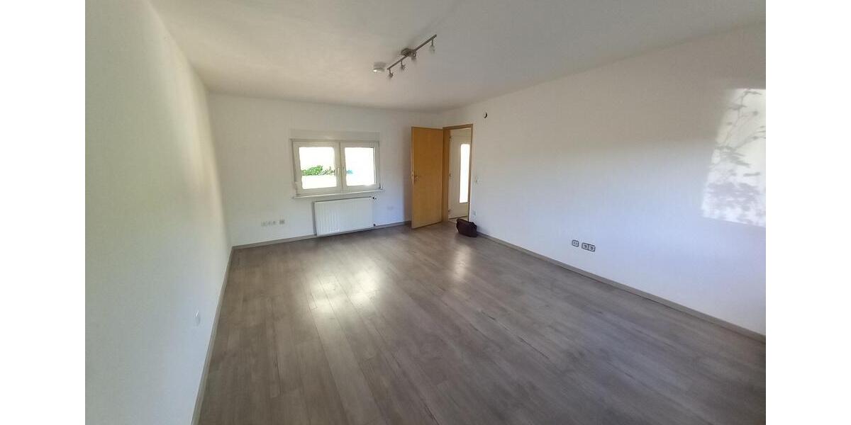 Erdgeschoßwohnung Leverkusen Bürrig - 3 Zimmer, 82 m&sup2;, 1.140&euro; | Angebot:26582035