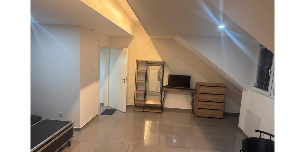 Dachgeschoßwohnung Bonn Poppelsdorf - 1 Zimmer, 37 m&sup2;, 880&euro; | Angebot:25935336