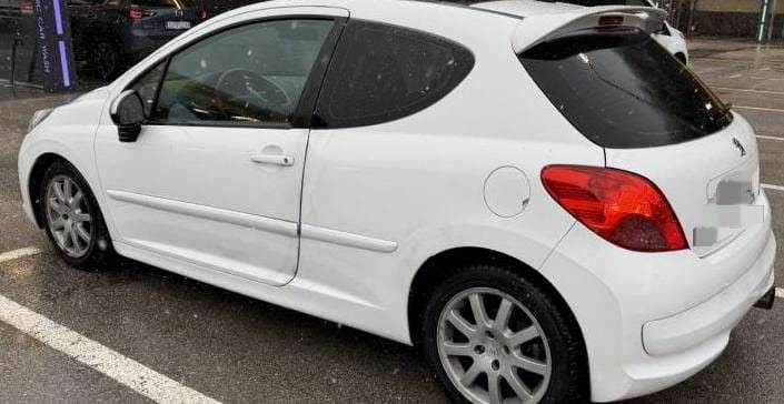 Peugeot 207 125.000 km 2.350 &euro; Marienburg (Köln) 50968