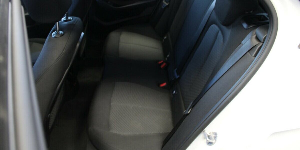 BMW 118 118i Aut. Avantgarde 61.600 km 18.480 &euro; Euskirchen 53881