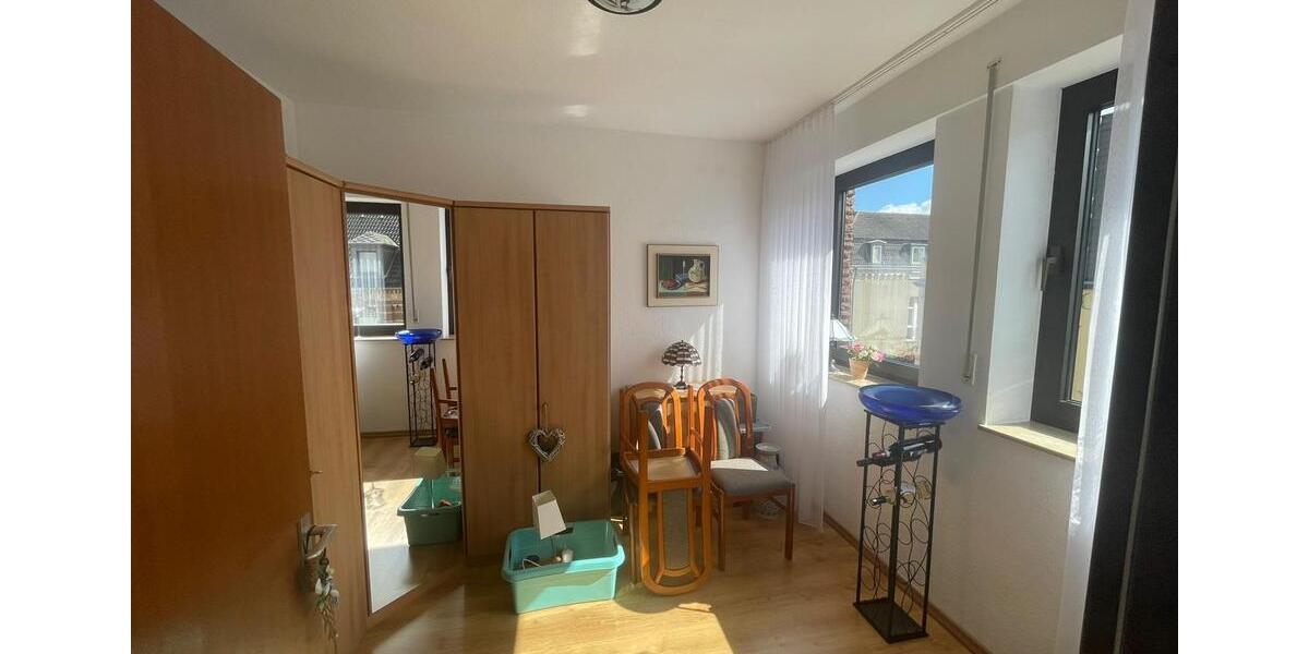 Etagenwohnung Bergheim - 3 Zimmer, 125 m&sup2;, 1.100&euro; | Angebot:26042762