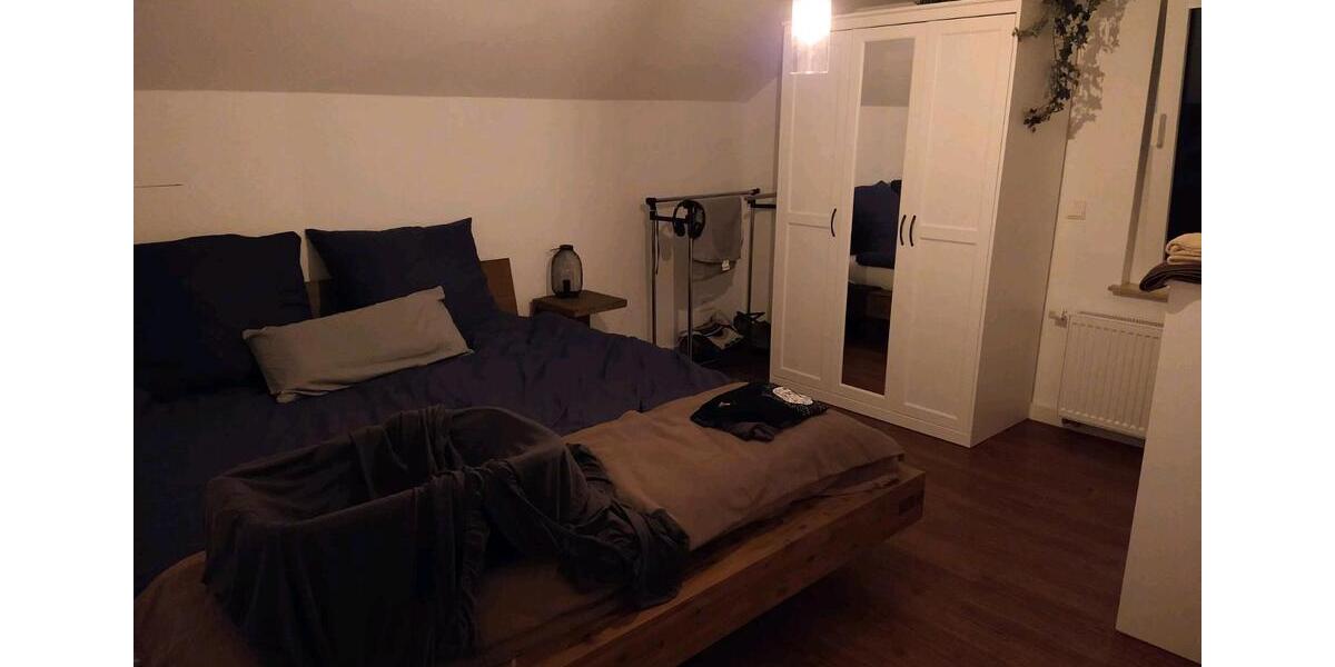 Dachgeschoßwohnung Zülpich - 3 Zimmer, 86 m&sup2;, 700&euro; | Angebot:25894285