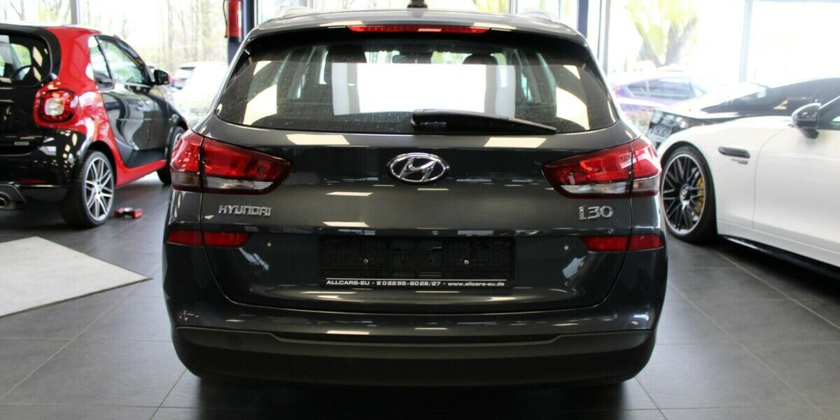 Hyundai i30 Kombi 1.0 T-GDI DCT Select 42.180 km 16.980 &euro; Euskirchen 53881