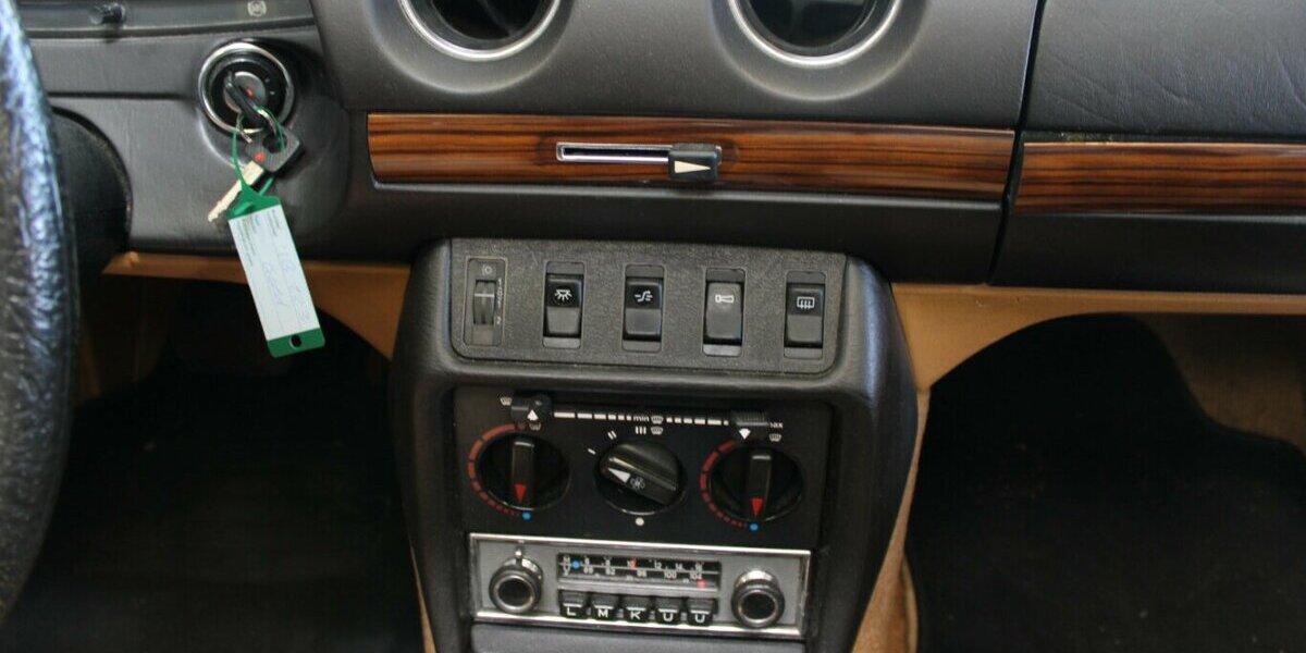 Mercedes-Benz 230 E - AUT. - SCHIEBDACH - ROSTFREI - 121.827 km 12.980 &euro; Euskirchen 53881