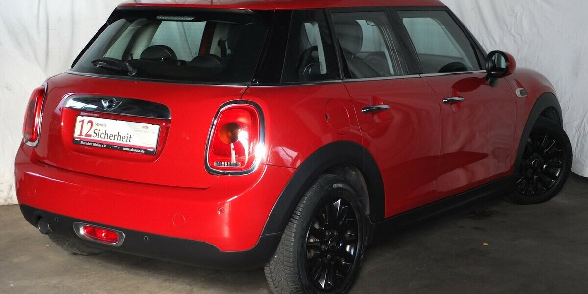 Mini ONE NAVI KLIMAAUT ROTMETALLIC PDC 5-TÜRIG 108.788 km 9.904 &euro; Köln 50858