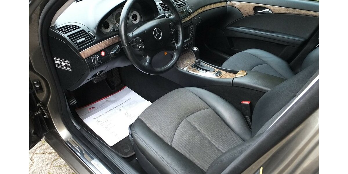 Mercedes-Benz E 230 T AVANTGARDE COMAND EL.DACH/HECKKLAPPE PTS 162.511 km 11.704 &euro; Köln 50858
