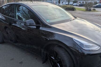 Tesla Model Y 36.500 km 29.900 &euro; Troisdorf 53842