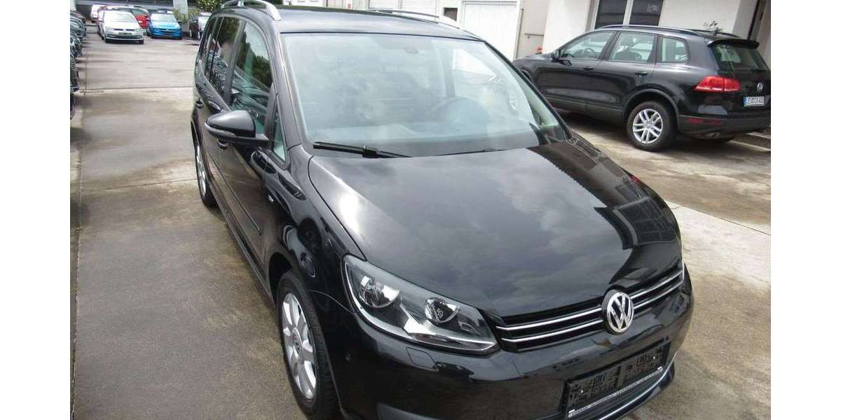 VW Touran 111.000 km 11.800 &euro; Leverkusen 51371