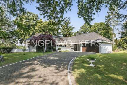 Haus Bonn - Oberkassel Oberkassel - 9 Zimmer, 360 m&sup2;, 2.690.000&euro; | Angebot:25719563