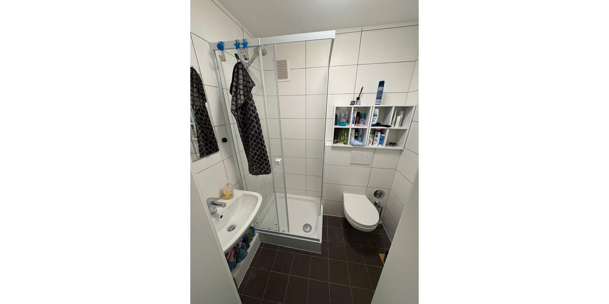 Dachgeschoßwohnung Köln Ehrenfeld - 3 Zimmer, 15 m&sup2;, 800&euro; | Angebot:26524883