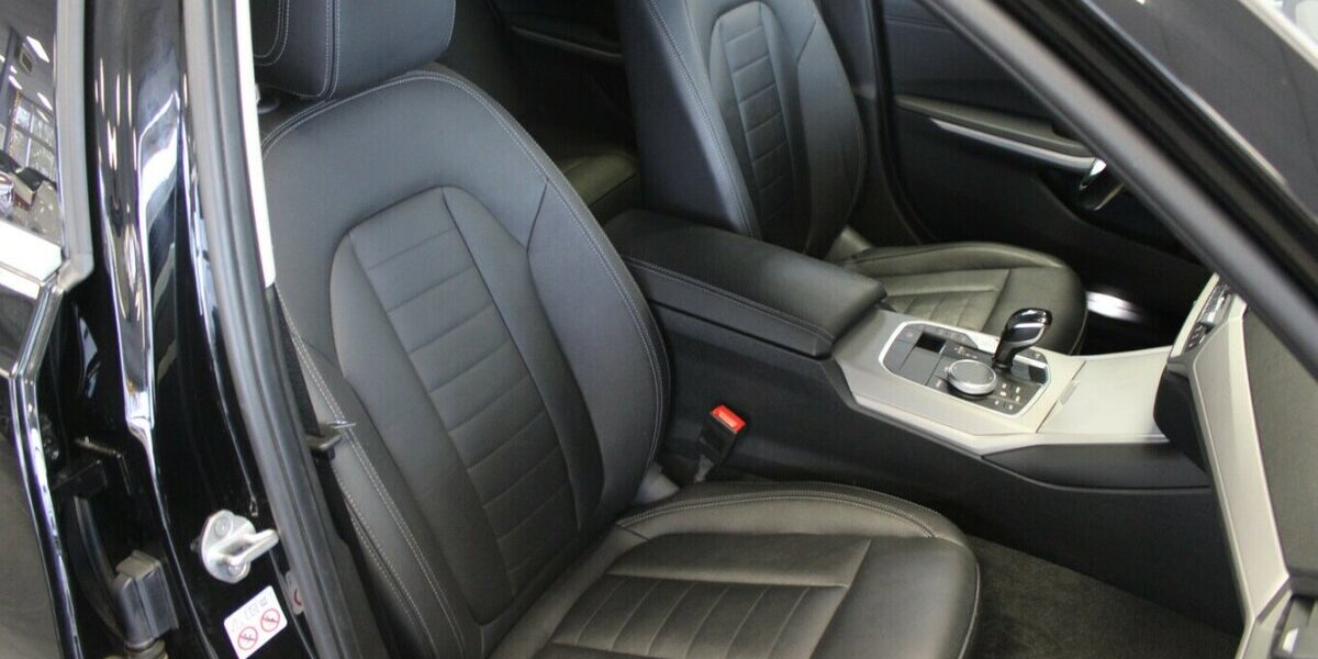 BMW 320 320i Touring Aut. - Leder - LED - Navi - Head 88.320 km 25.980 &euro; Euskirchen 53881