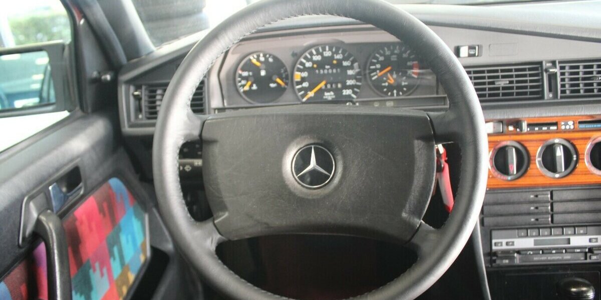 Mercedes-Benz 190 E 1.8 Avantgarde Rosso TOP ZUSTAND 130.065 km 19.980 &euro; Euskirchen 53881