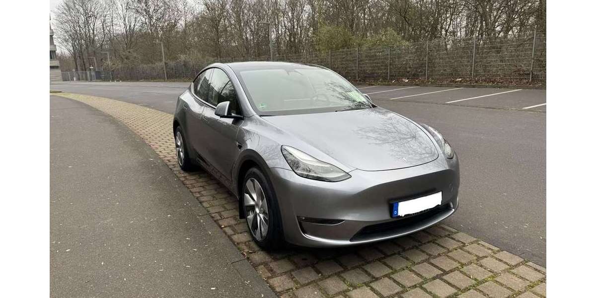 Tesla Model Y 27.000 km 42.990 &euro; Köln 50733