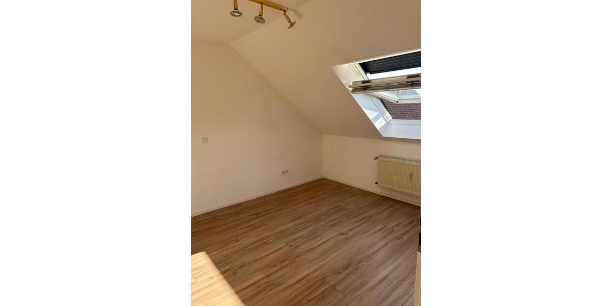 Dachgeschoßwohnung Bornheim - 2 Zimmer, 58 m&sup2;, 695&euro; | Angebot:26019343